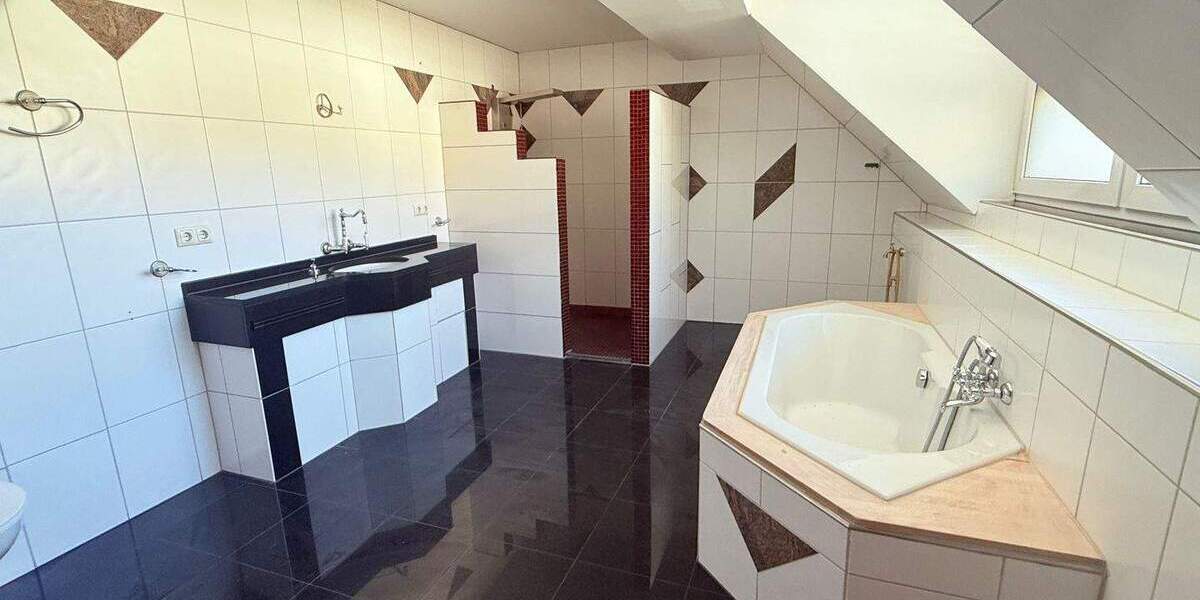 Etagenwohnung Fürth Dambach - 3 Zimmer, 170 m&sup2;, 1.790&euro; | Angebot:24577990