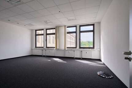 Büro in Nürnberg 3.267 € 390 m² zimmer