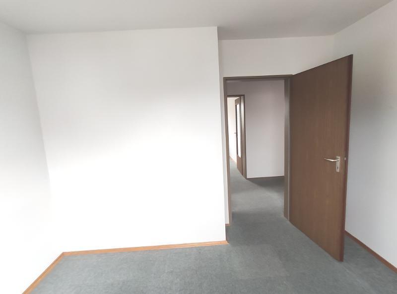 4 Zi. OG Wohnung mit Balkon, Gartenanteil und Garage