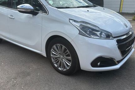 Peugeot 208 110.000 km 5.999 &euro; Schwabach 91126