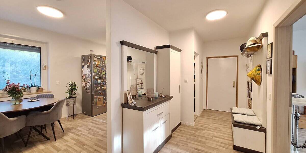 Renovierte 3-Zimmer Wohnung im Hochparterre mit Balkon und Einzelgarage 3 zimmer