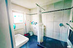 WIE DAS EIGENE HAUS - 8 Zimmer MAISONETTE Wohnung - EIGENER GARTEN - DACHTERRASSE - DOPPELGARAGE - STELLPLÄTZE