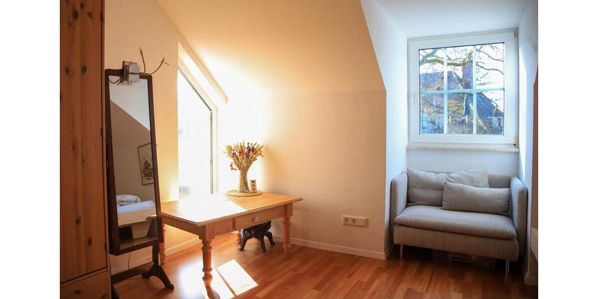 Dachgeschoßwohnung Buckenhof - 3 Zimmer, 113 m&sup2;, 1.950&euro; | Angebot:26263173