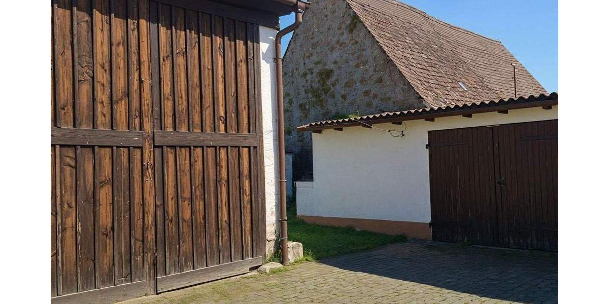 Charmantes Zweifamilien-Bauernhaus mit Scheune, Innenhof und Garten 9 zimmer