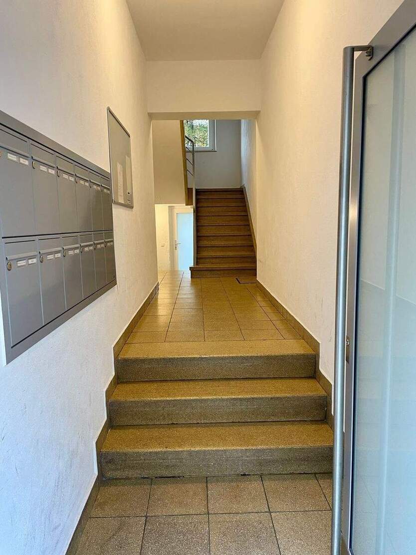 Wunderschöne helle 3 Zi.-Dachgeschoss-Whg. inkl. offener Einbauküche 3 zimmer