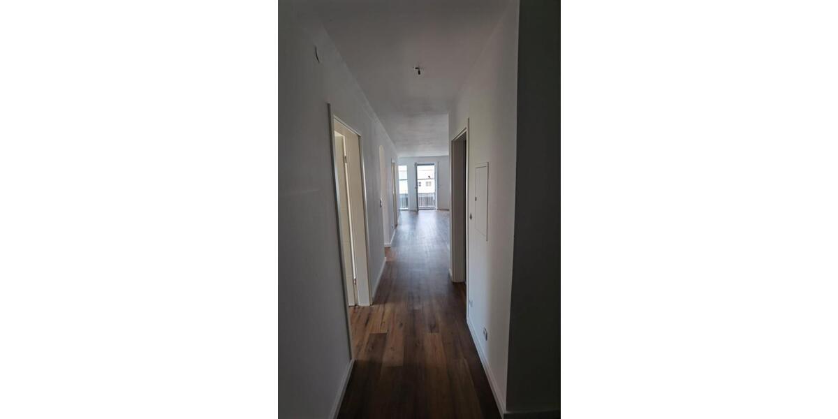 Dachgeschoßwohnung Burgthann - 3 Zimmer, 66 m&sup2;, 214.000&euro; | Angebot:26603073