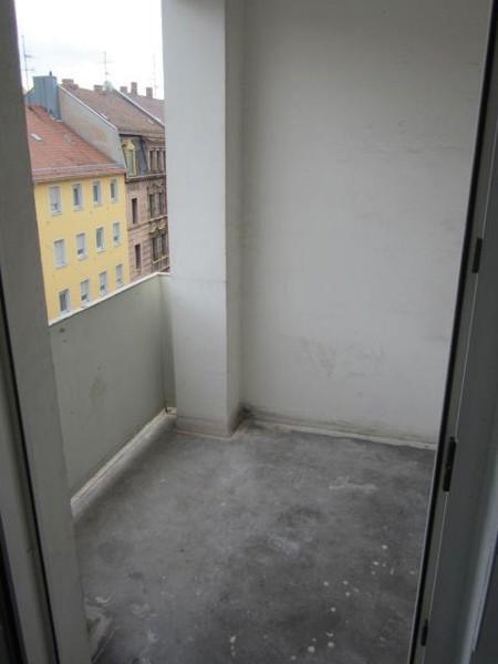Helle, renovierte 2-Zimmer-Wohnung mit Balkon wartet auf Sie! zimmer