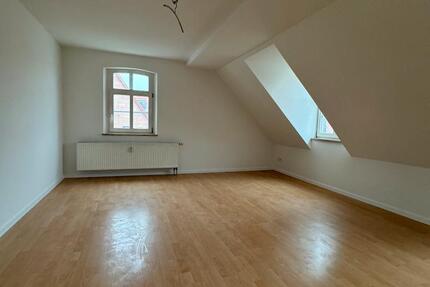 LICHTDURCHFLUTETE 4-ZIMMER DACHGESCHOSSWOHNUNG INKL. STELLPLATZ I 4 zimmer