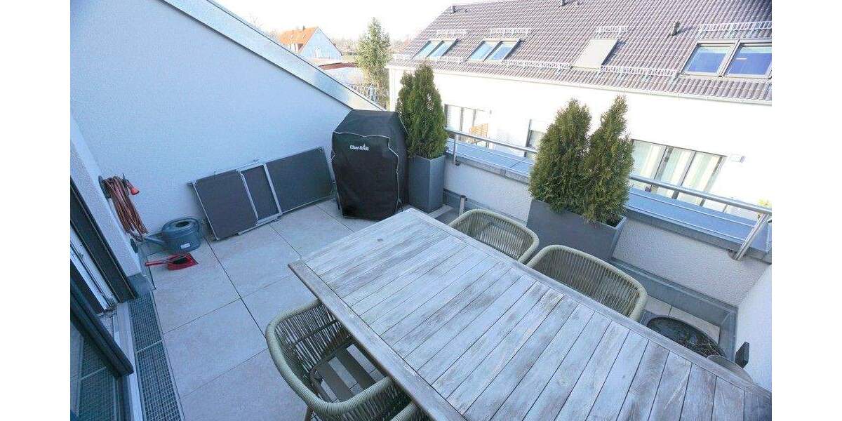 Lichtdurchflutete 3-Zi.-Whg., Aufzug, Tiefgarage, Einbauküche, bodentiefe Dusche, schöne Dachloggia 3 zimmer