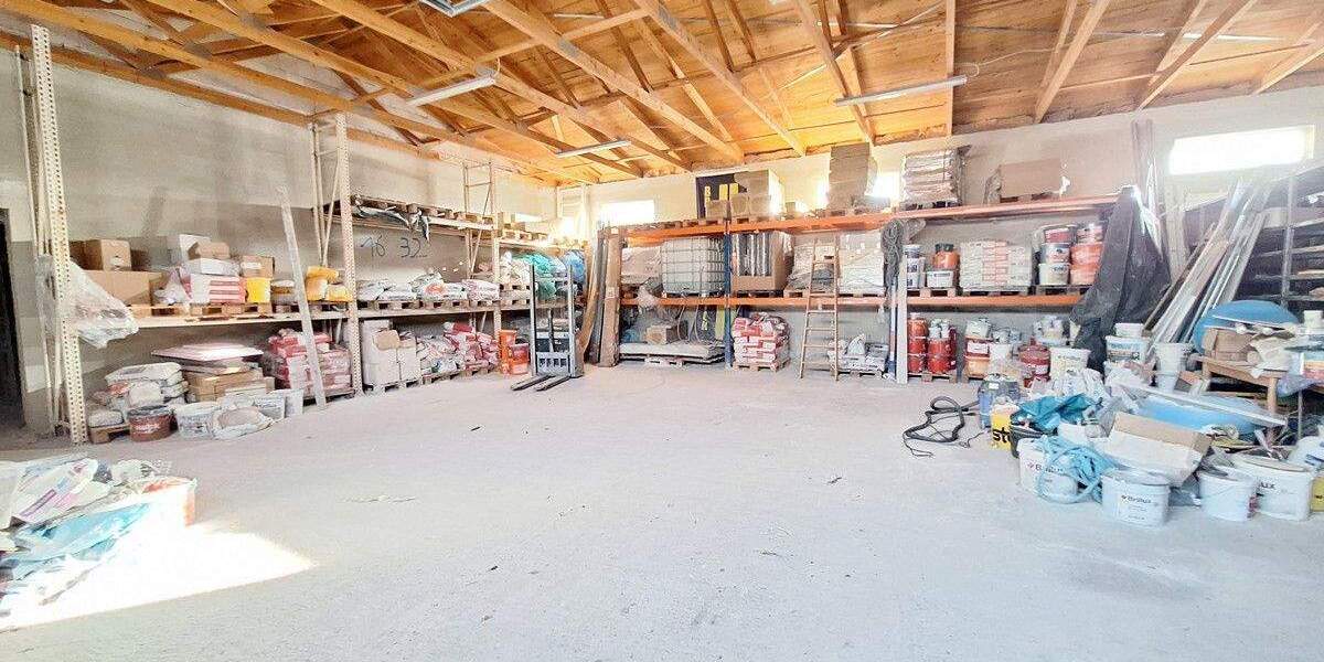 Großzügiges Betriebsanwesen mit Bürogebäude, Lagerhallen und Gewerbegrundstrück zimmer