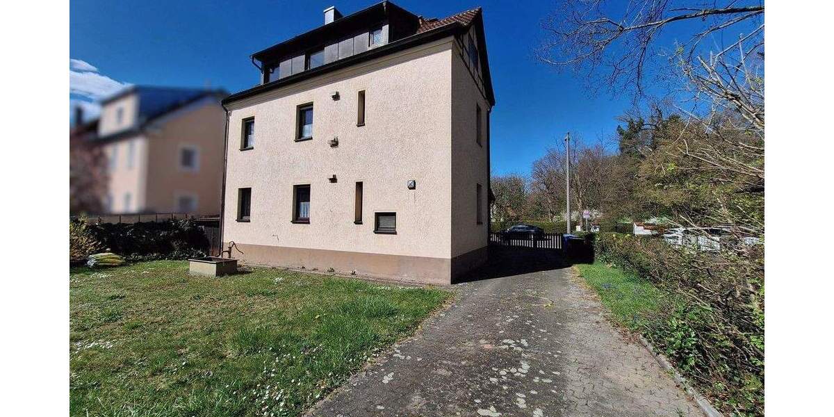 Gepflegtes Dreifamilienhaus in schöner Wohnlage mit zwei Einzelgaragen 7 zimmer