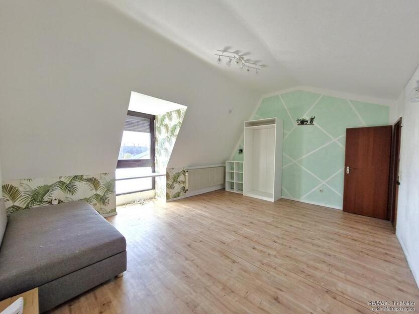 Reihenmittelhaus mit 5 Zimmern, Garten und Garage