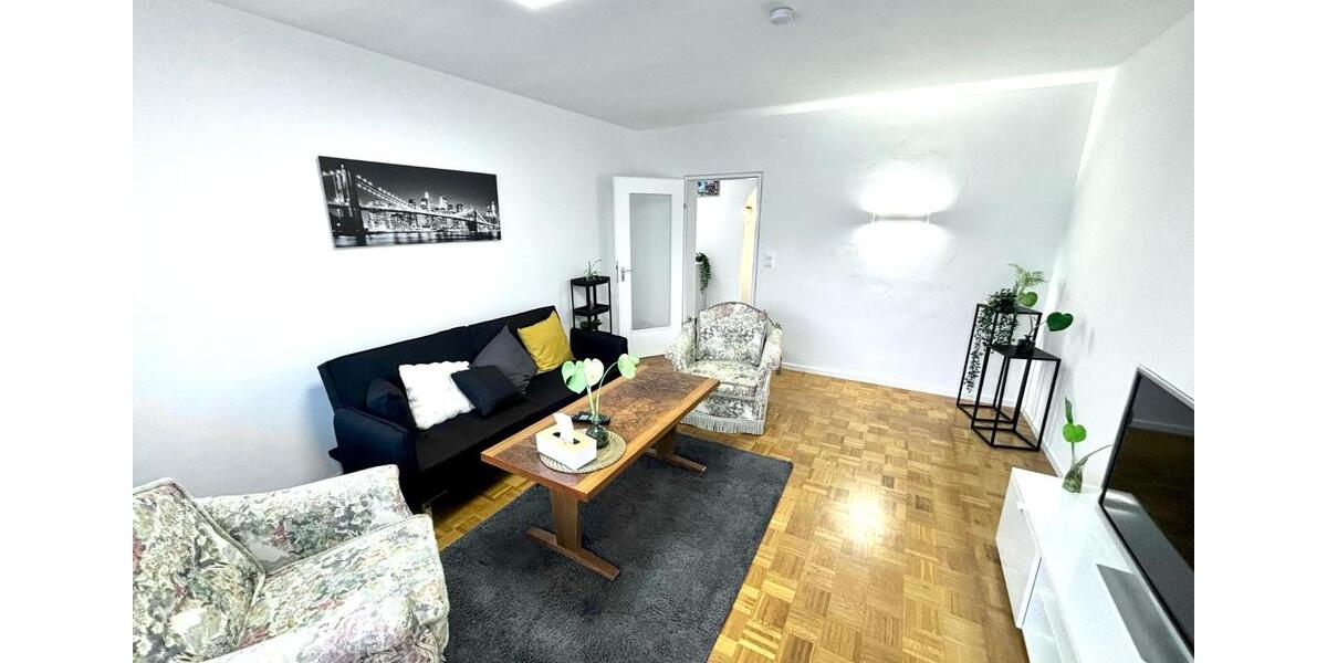 3-Zi.-Gartenwohnung: Renoviert, teilmöbliert, EBK, Balkon, Stpl. 3 zimmer