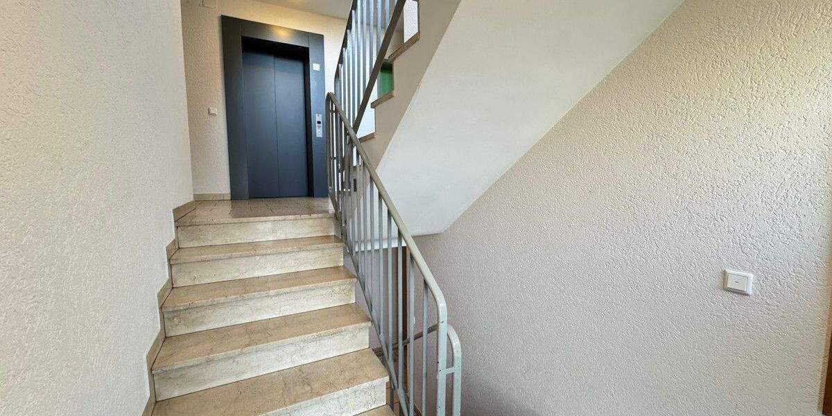 Großzügige 4-Zimmer-Wohnung mit Schwimmbadanteil, 2 Garagen und Zugang zum Gemeinschaftsgarten 4 zimmer