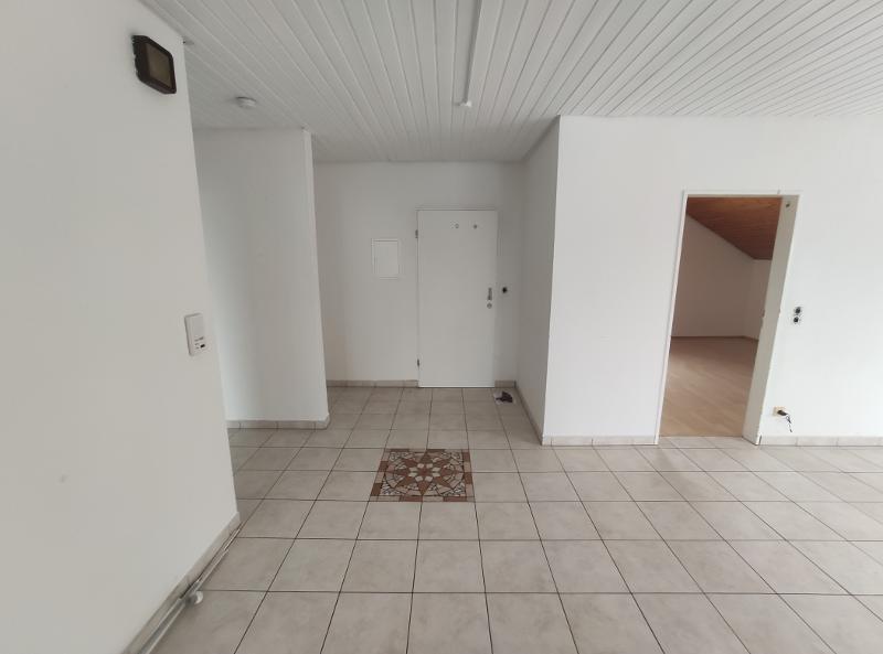 3- Zi. DG Wohnung mit 2 Balkonen und Garage 3 zimmer