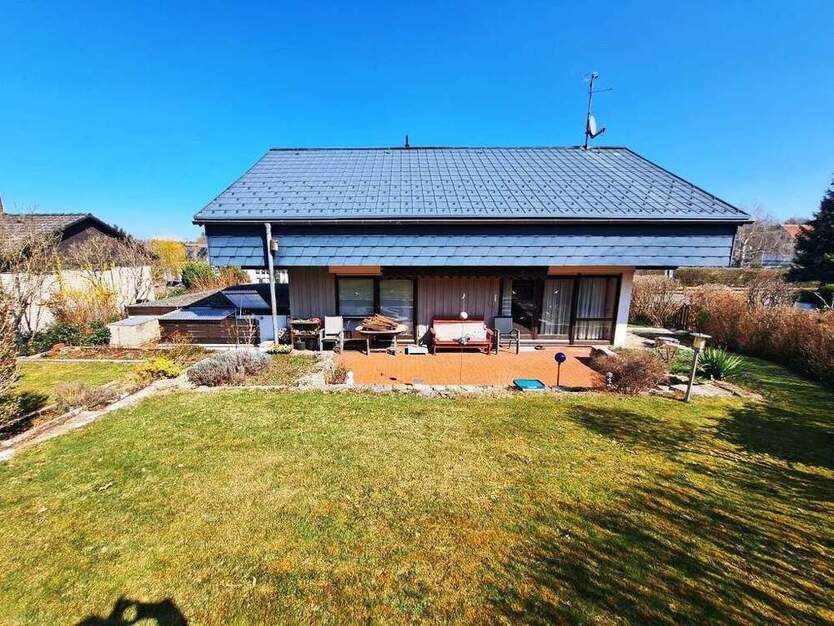 Stadtteil Nürnberg-Fischbach-Brunn: Schönes Einfamilienhaus in ruhiger Lage mit gepflegtem Garten u. Doppel-Garage