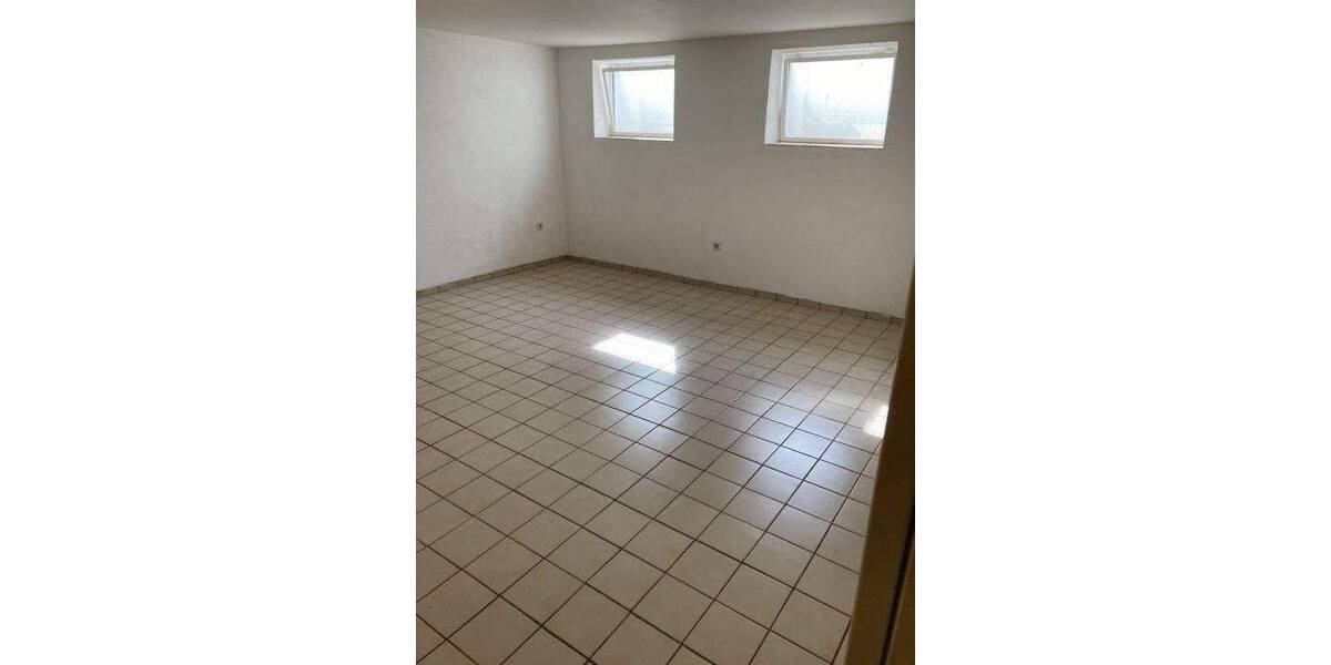 Etagenwohnung Erlangen Hüttendorf - 3 Zimmer, 100 m&sup2;, 950&euro; | Angebot:26841804