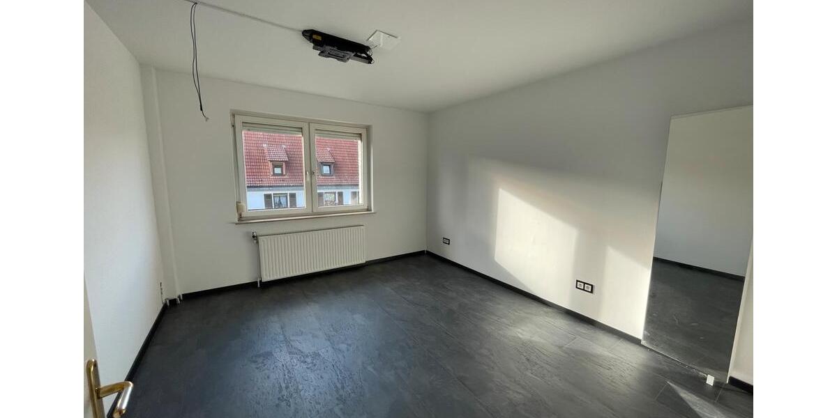 Etagenwohnung Nürnberg Eibach - 3 Zimmer, 100 m&sup2;, 1.000&euro; | Angebot:27598956