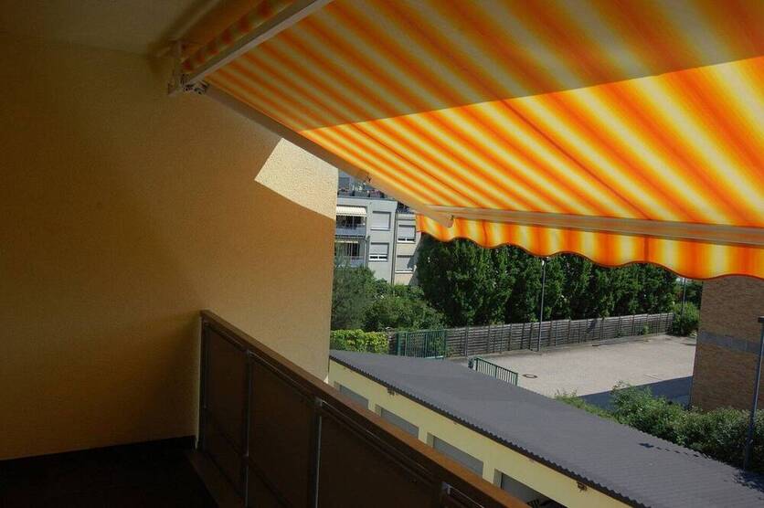 Sanierte große und helle 3 - Zimmer Wohnung in zentraler Lage!