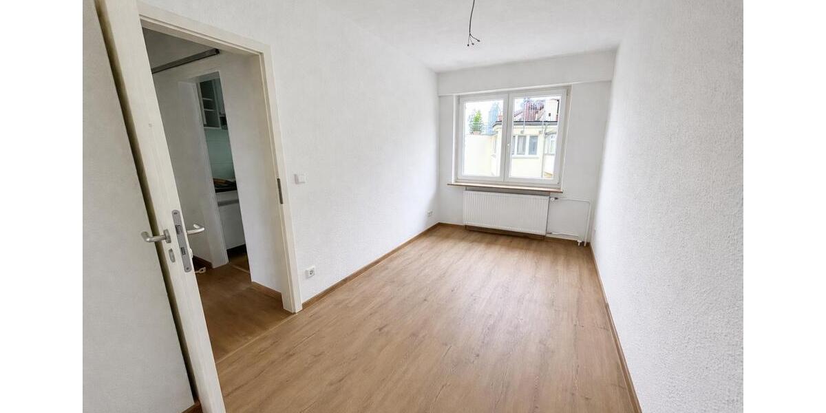 Bezugsfertige neu renovierte 3-Zi.-Whg. direkt am Stadtpark 3 zimmer