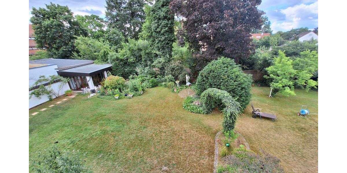 Großzügige Doppelhaushälfte mit großem Garten, 2 Einzelgaragen und Sauna 6 zimmer