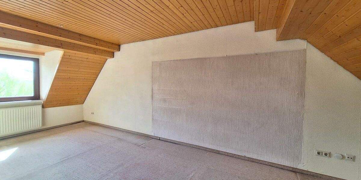 Gepflegtes Dreifamilienhaus in schöner Wohnlage mit zwei Einzelgaragen 7 zimmer