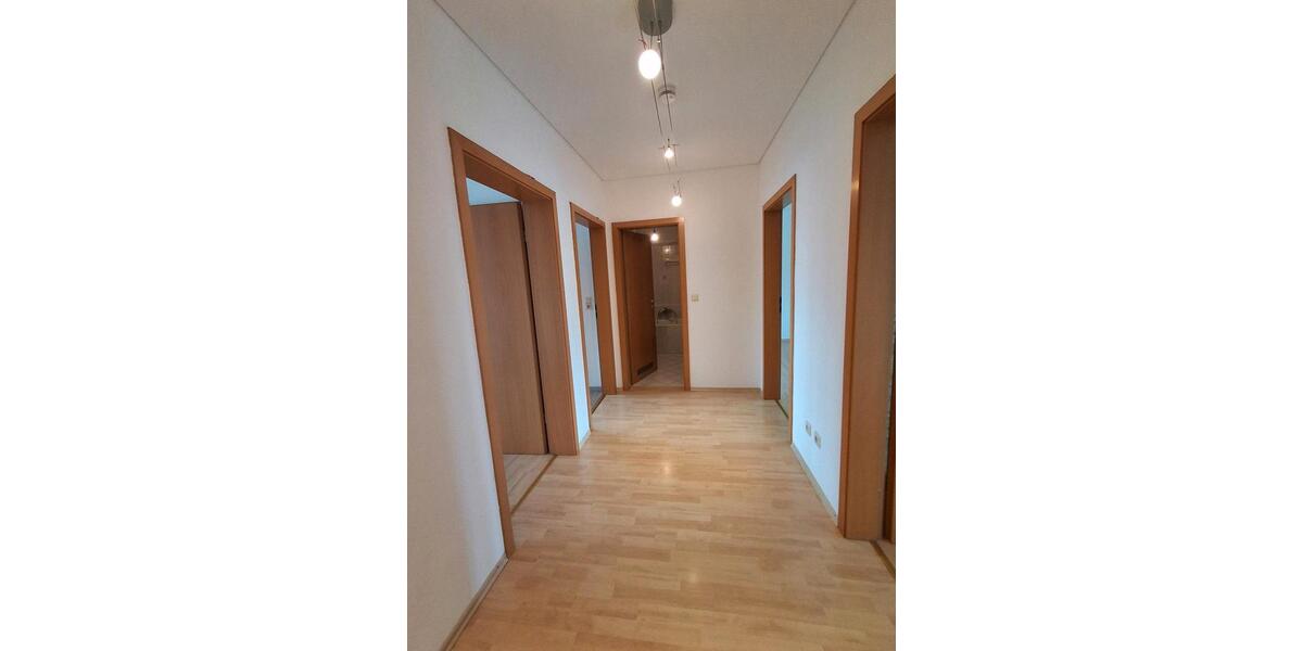 Dachgeschoßwohnung Roth - 3 Zimmer, 75 m&sup2;, 250.000&euro; | Angebot:26990019
