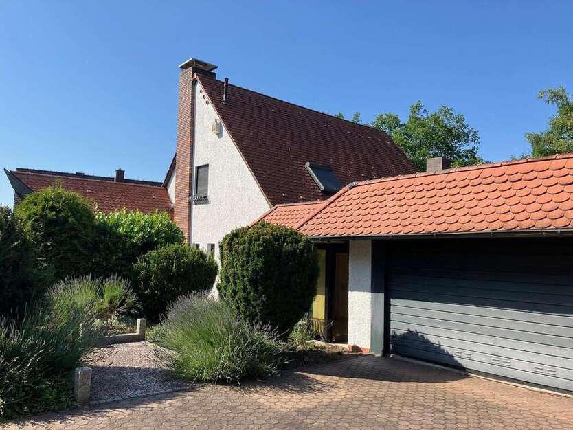 Haus zum Mieten in Zirndorf 3.000 € 275 m²