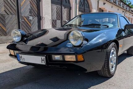 Porsche 928