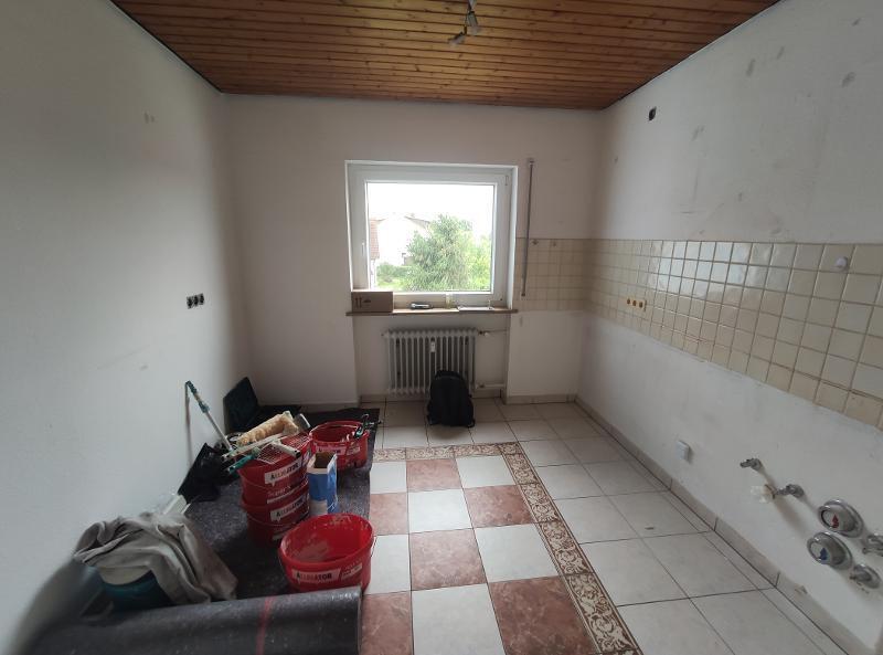 3- Zi. DG Wohnung mit 2 Balkonen und Garage 3 zimmer