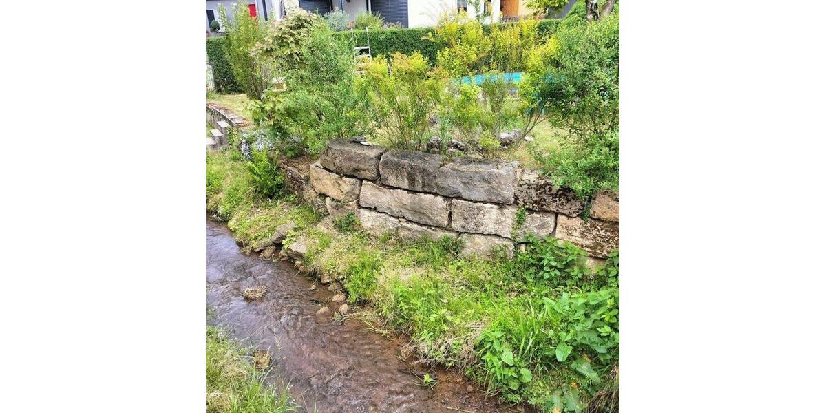 1-Familien-Haus idyllisch gelegen mit Nebengebäude, Garage und PKW-Stellplatz 6 zimmer