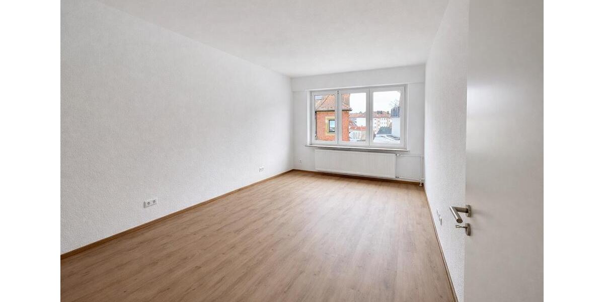 Bezugsfertige neu renovierte 3-Zi.-Whg. direkt am Stadtpark 3 zimmer