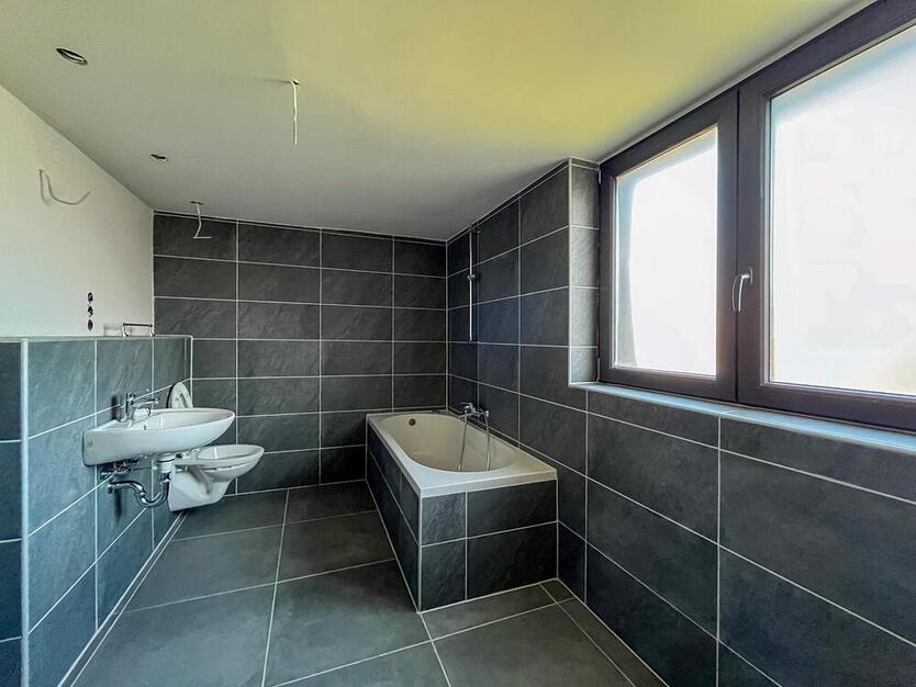 Überwiegend saniertes Doppelhaus in ruhiger Lage! 8 zimmer