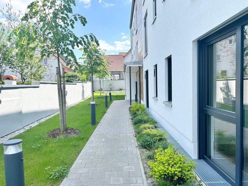 ***LIEBLINGSPLATZ*** SONNIGE 2 Zimmer Wohnung MIT EINBAUKÜCHE TERRASSE UND GARTENANTEIL