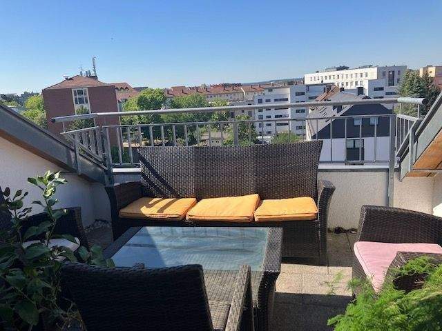 Dachterrassenwohnung mit Traumaussicht - großzügige 3-Zimmer -mit offenen Wohn-Essbereich - 90763 Fürth 3 zimmer