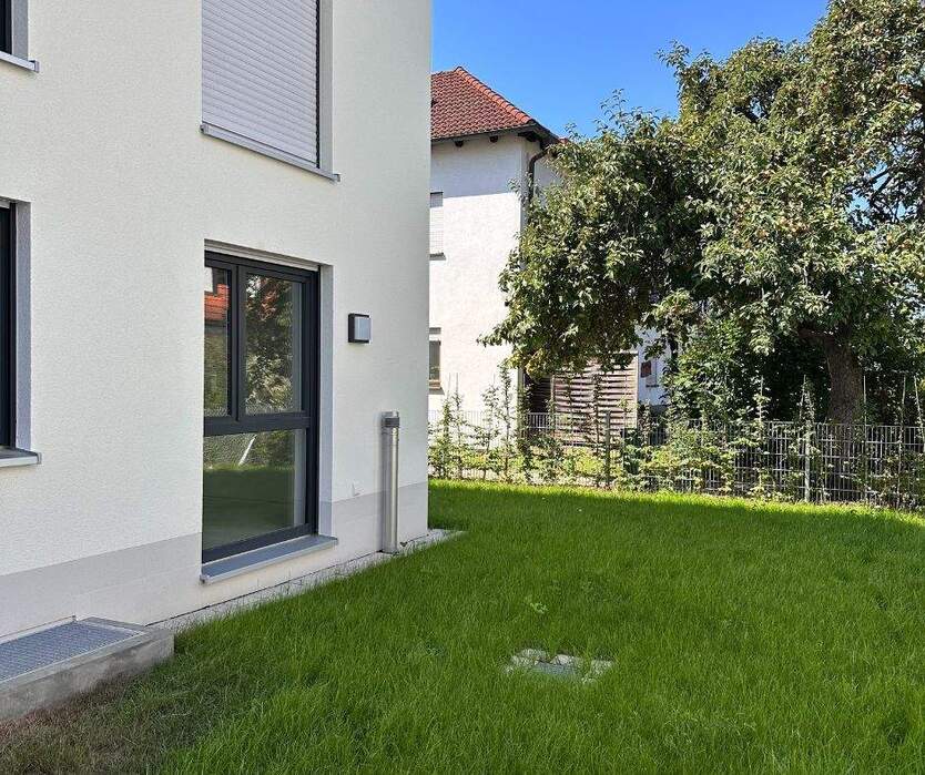 Wohnen plus Mehrwert in ruhiger Lage! Wohnen auf zwei Etagen mit Garten und gelebter Vielseitigkeit im UG! Bezug in Kürze!