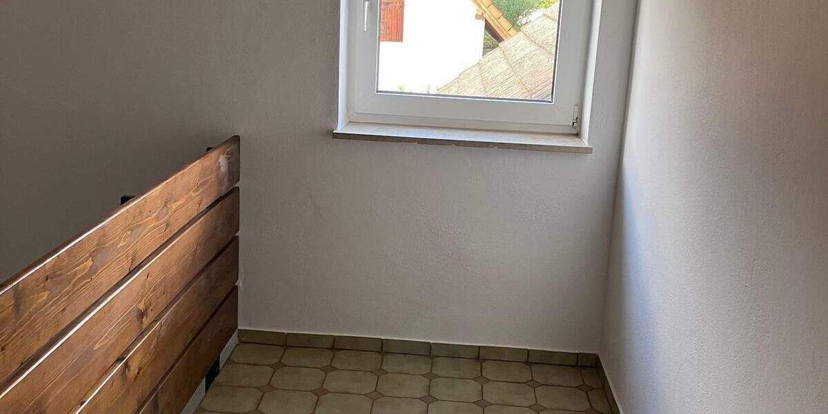 Renovierte 3-Zi.-DGW mit Gartenanteil - 91056 Erlangen-Hüttendorf 3 zimmer