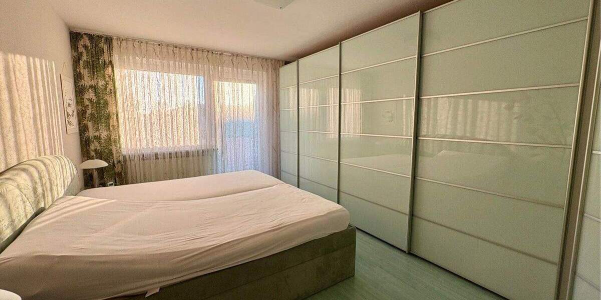 Hier wohnt man gern: Kinder willkommen...Großzügiges REH in ER-Eltersdorf 8 zimmer