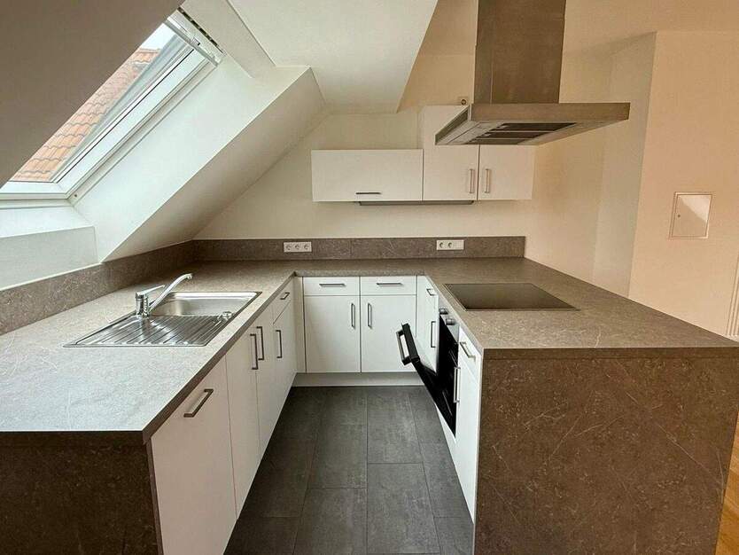 Wunderschöne helle 3 Zi.-Dachgeschoss-Whg. inkl. offener Einbauküche 3 zimmer
