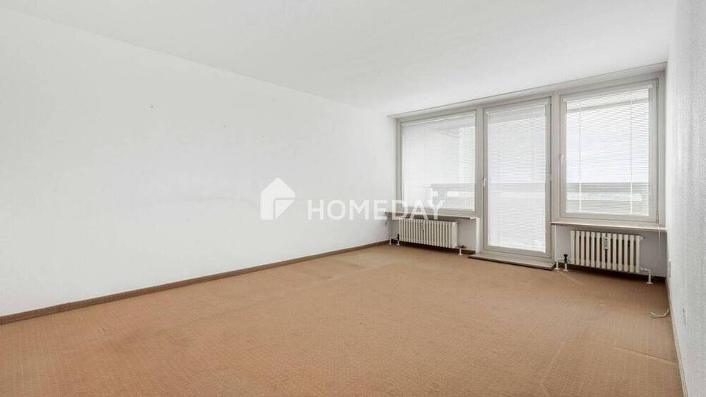 Renovierungsbedürftige 3-Zimmer-Wohnung mit zwei Loggien und optionalem Tiefgaragenstellplatz