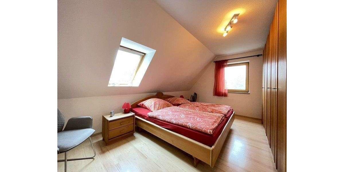 Wie ein Haus am See: Einfamilienhaus (Bj. 1993) mit Traumgarten und Garage in Lauf-Kuhnhof 5 zimmer