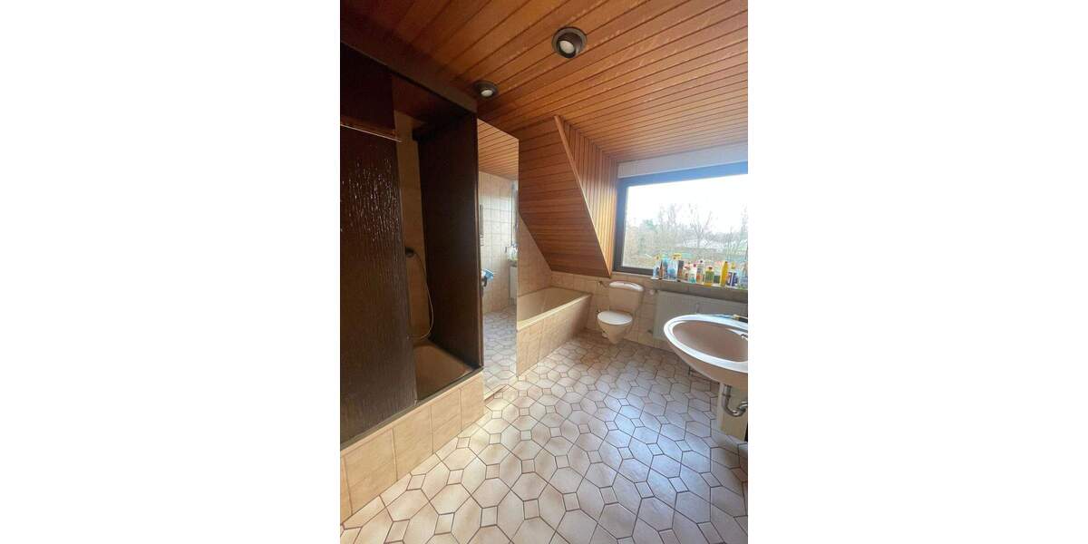 Geräumiges Familienhaus mit Balkonen und Terrasse in Nürnberg, Großreuth h d Veste 9 zimmer