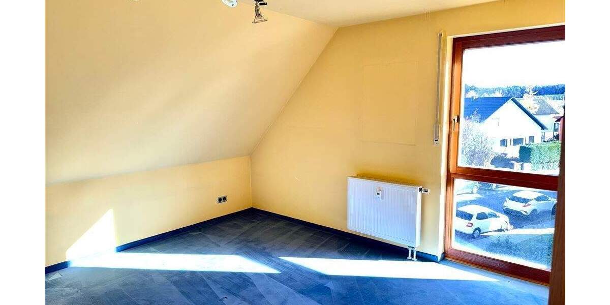 ... Freuen sie sich - hier werden sie sich wohlfühlen: sonnige Dachgeschoss-Wohnung mit Loggia ... 2 zimmer