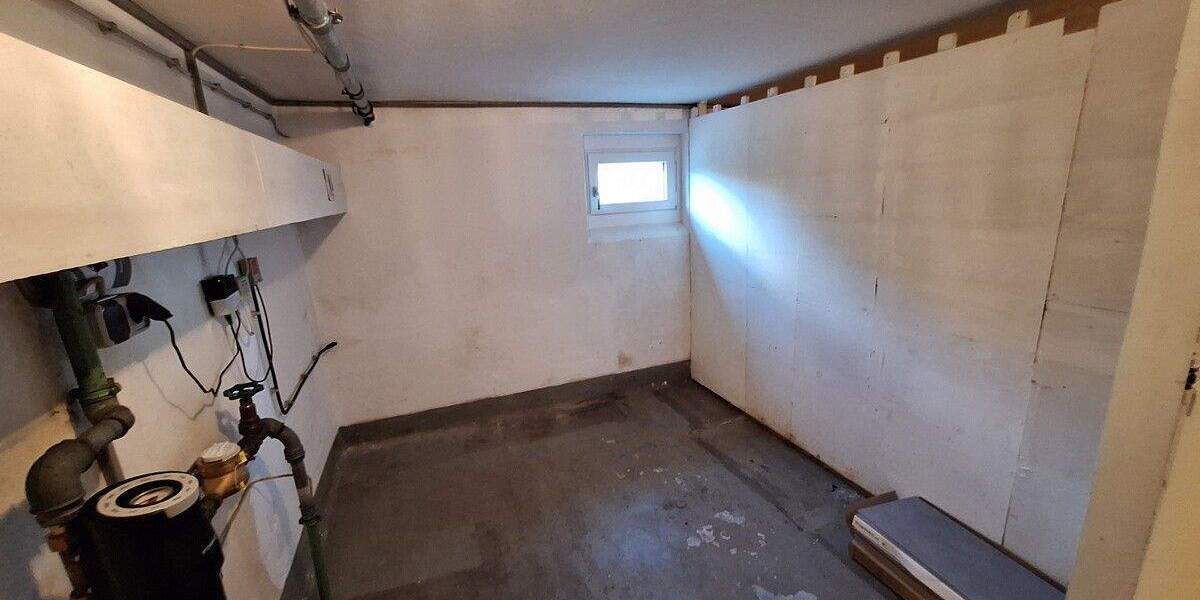 Freiwerdendes Zweifamilienhaus mit Garage in Toplage am Feldrand 6 zimmer