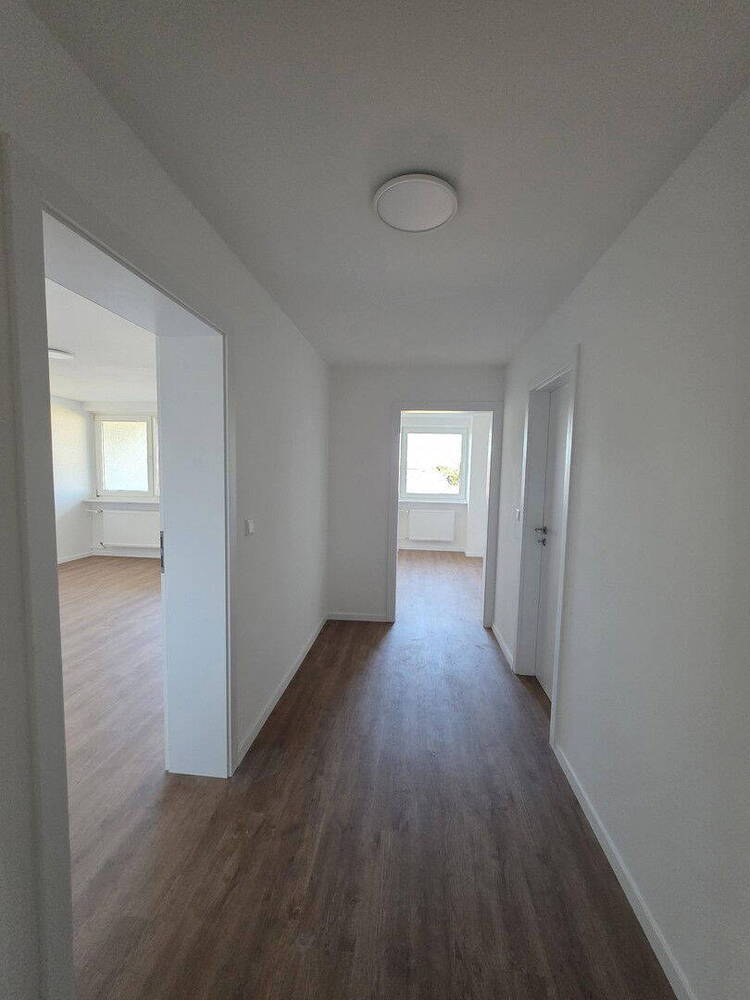 PROVISIONSFREI Attraktive, komplett renovierte 2-Zimmer-Wohnung mit Balkon zentrale Lage in Fürth
