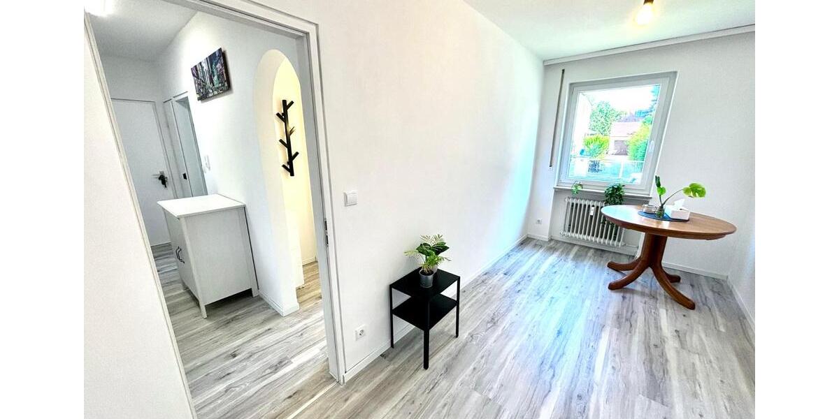 3-Zi.-Gartenwohnung: Renoviert, teilmöbliert, EBK, Balkon, Stpl. 3 zimmer