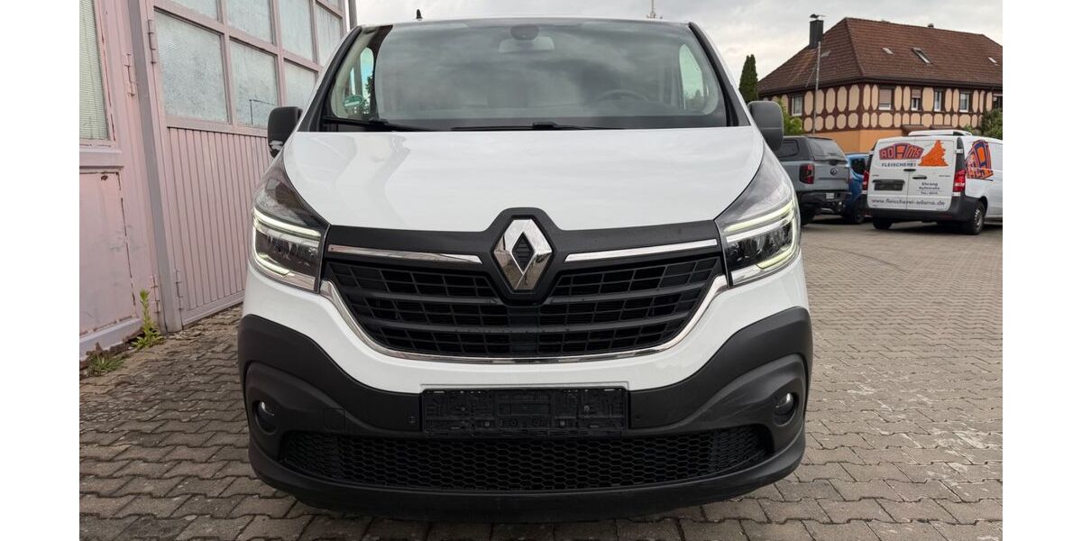 Renault Trafic 176.092 km 9.000 &euro; Roth 91154