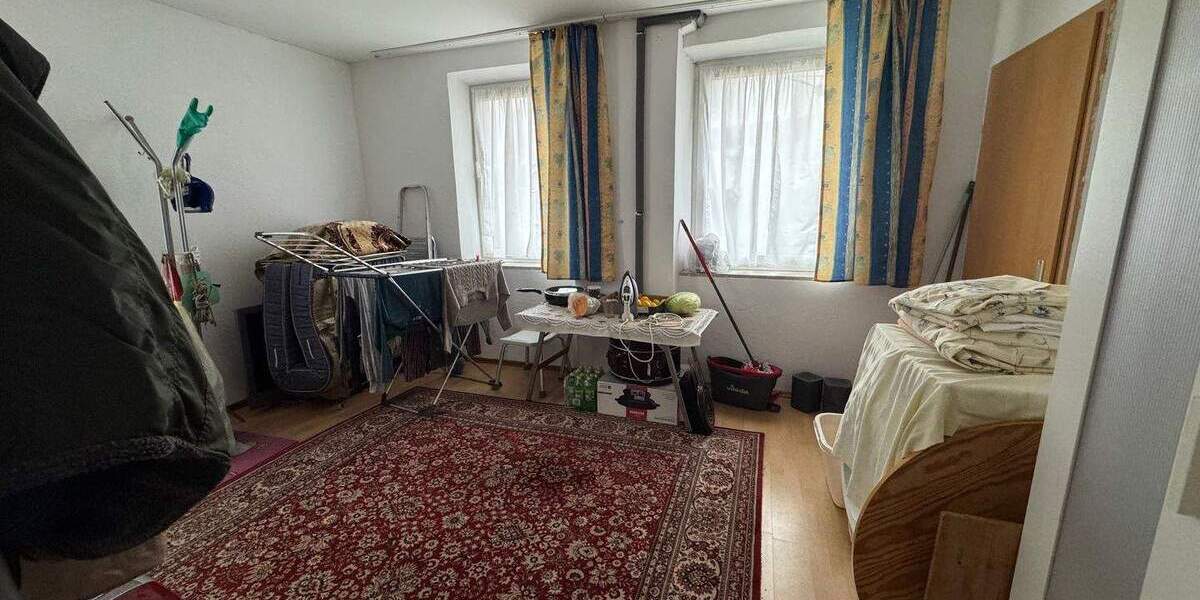 Röthenbach b. Stein ! 3,5-Zi.-Altbau-Whg. 75 m², Erdgeschoss mit Garage 3 zimmer