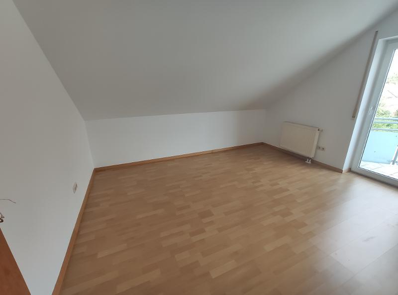 3 Zi. Wohnung (Nr. 6) im DG (2. OG) mit Balkon und Garage 3 zimmer