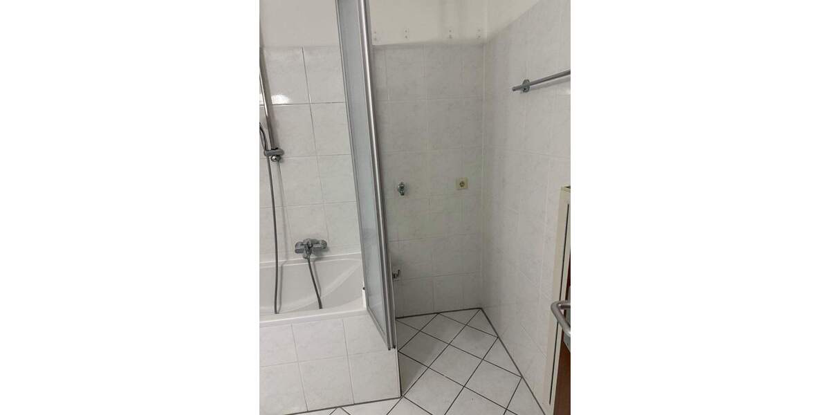 großzügige, helle 4 ZW mit großer Südloggia, Gaste-WC Abstellraum und Tiefgarage 4 zimmer